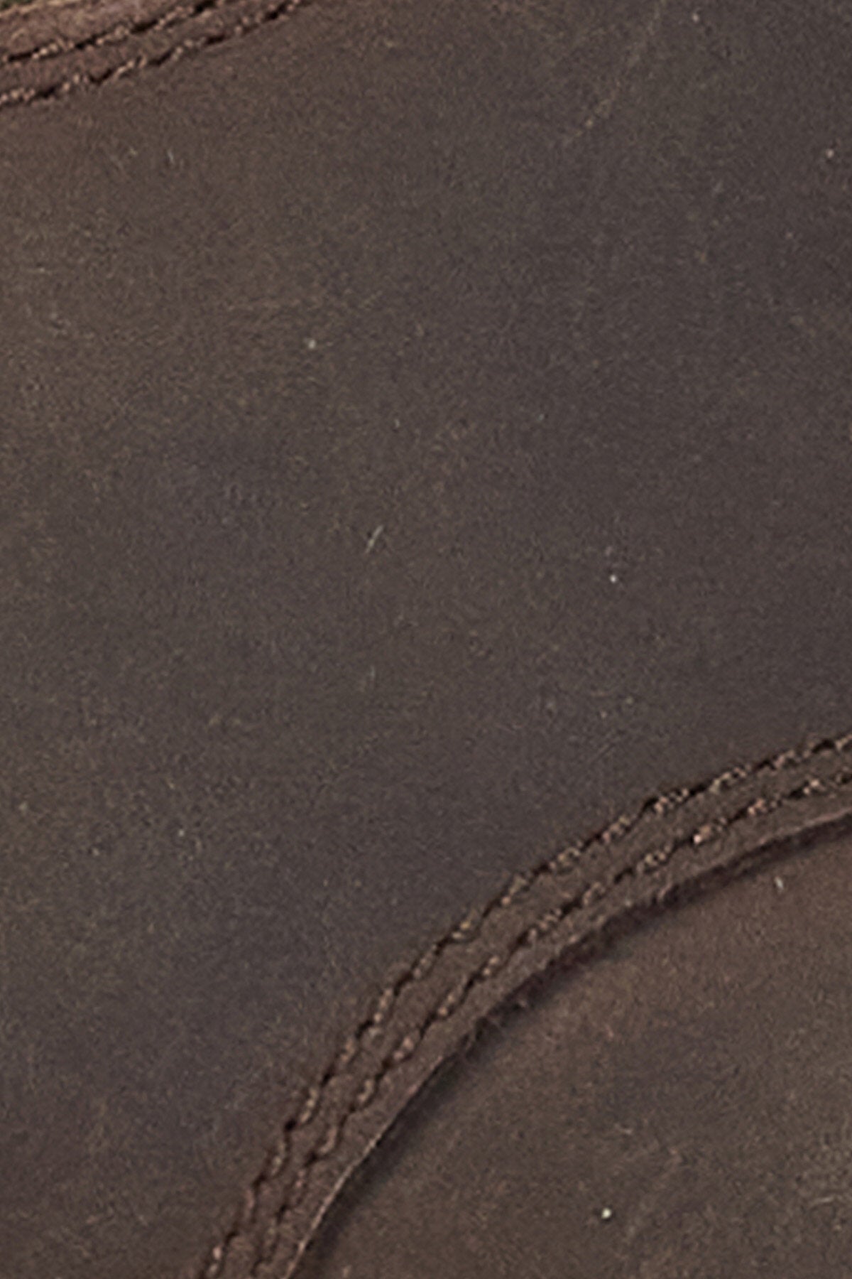 Derby-Schuhe aus Sandstein