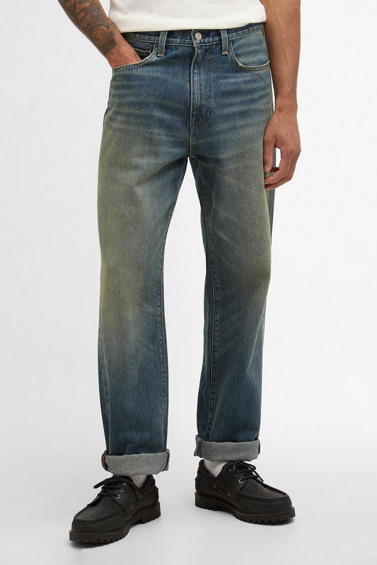 568 Locker geschnittene Jeans