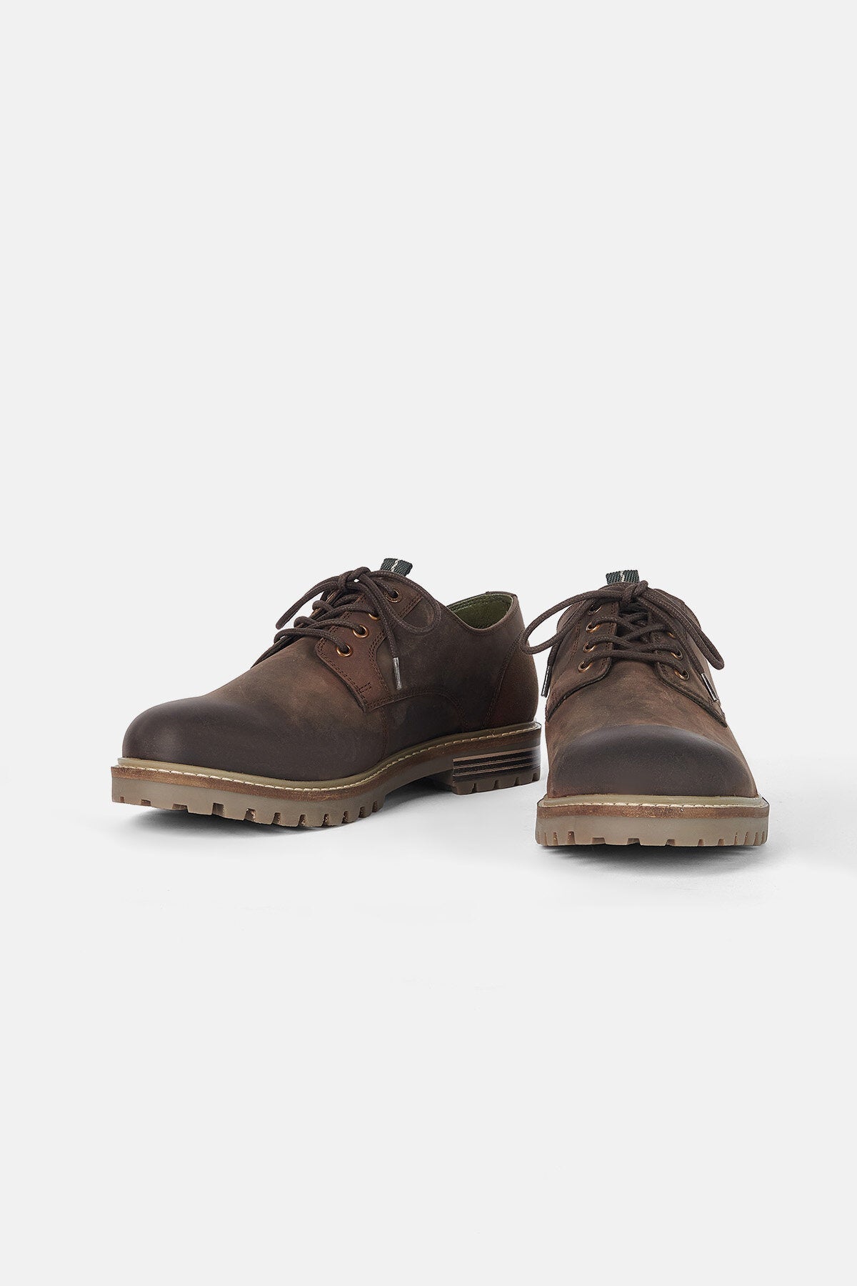 Derby-Schuhe aus Sandstein