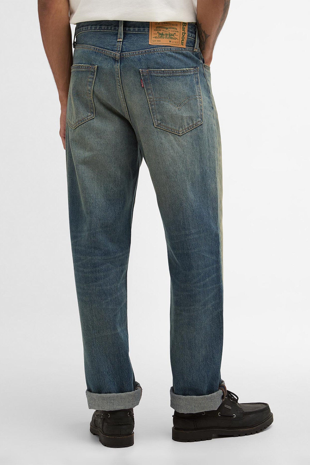 568 Locker geschnittene Jeans