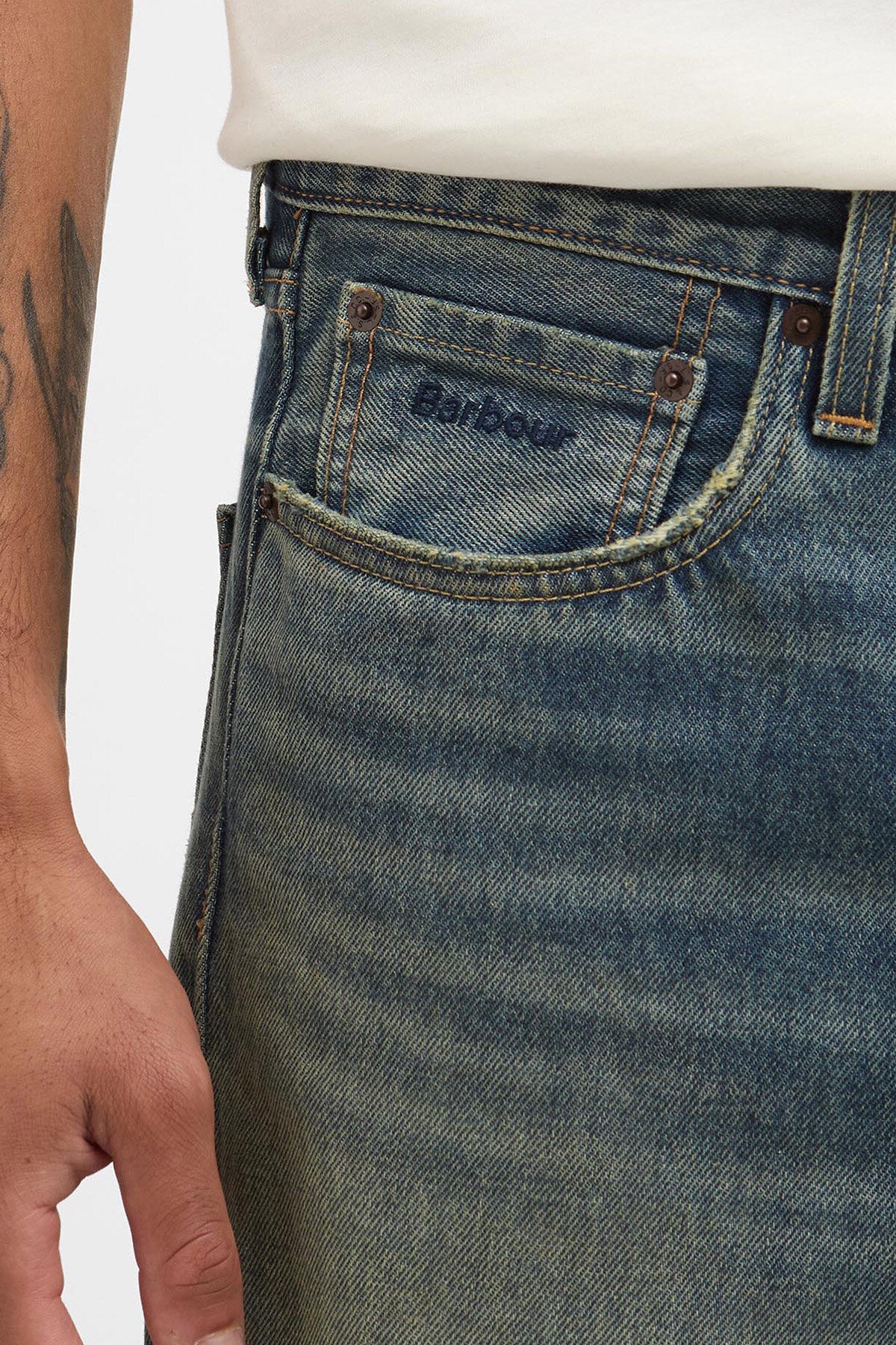 568 Locker geschnittene Jeans