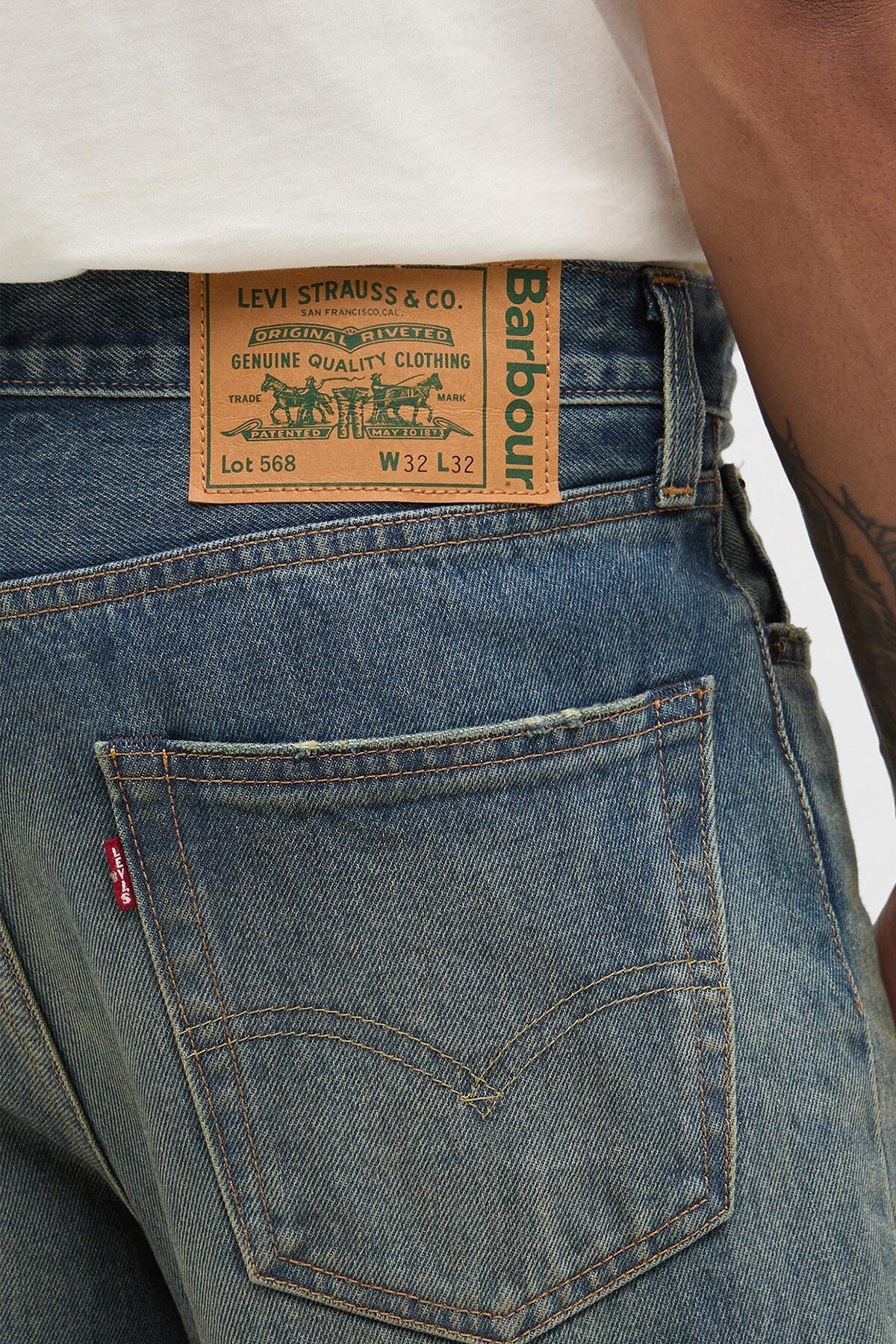 568 Locker geschnittene Jeans
